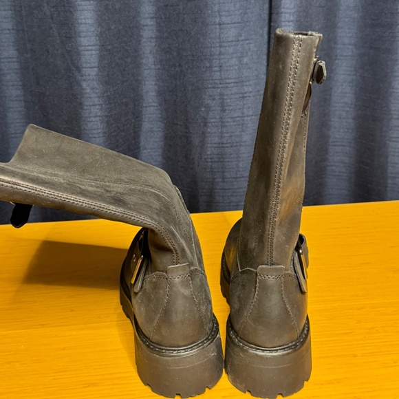 Vagabond Black Cosmo 2.0 Leather Lug Sole Tall Boot - Picture 10 of 11